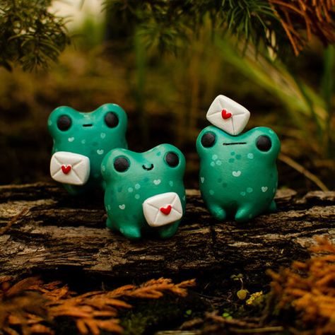 Fimo Kawaii, Easy Clay Sculptures, Skate 3, Instagram Edit, Clay Sculptures, Clay Diy Projects, Clay Craft, Polymer Clay Animals, Cute Polymer Clay