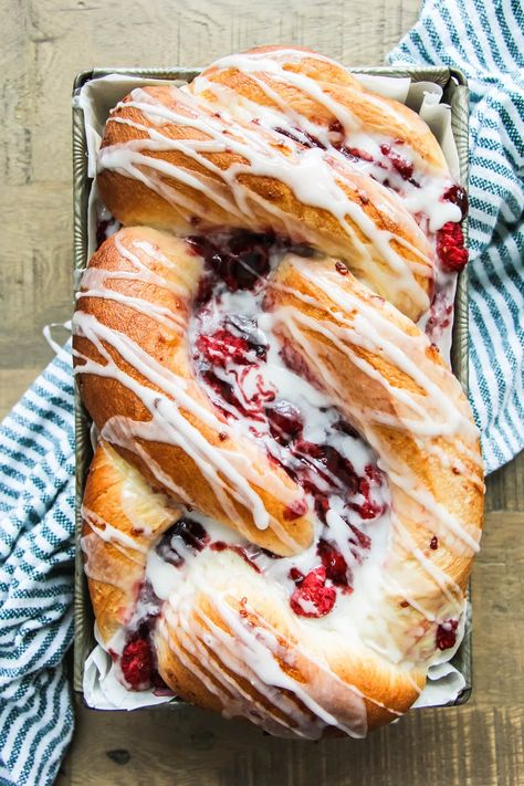 Let your bread machine make the sweet dough for this delicious Raspberry Twist Bread Recipe! This bread is soft, sweet and loaded with raspberry flavour! A perfect bread for breakfast or brunch. And it's easy to make, I promise. Bread Recipe Bread Machine, Recipe Bread Machine, Bread Machine Recipes Sweet, Twist Bread, Orange Bread Recipe, Raspberry Bread, Best Bread Machine, Bread Machine Recipe, Cinnamon Roll Recipe Homemade