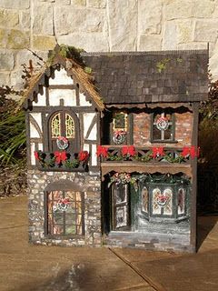 Christmas Carol dollhouse Gothic Dollhouse, Cinderella Moments, Red Chandelier, Dollhouse Christmas, Glitter Houses, Putz Houses, Miniature Rooms, Charlie Brown Christmas, Miniature Houses