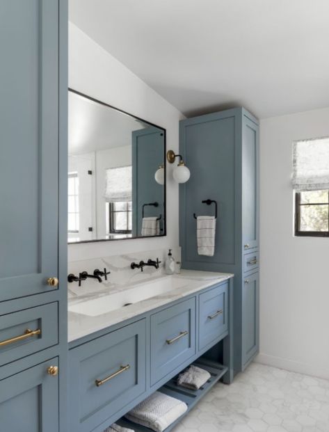 French Country Bathroom, Large Bathroom, Country Bathroom, Coastal Bathrooms, Gorgeous Bathroom, Bathroom Photos, Bathroom Trends, Bathroom Countertops, Blue Bathroom