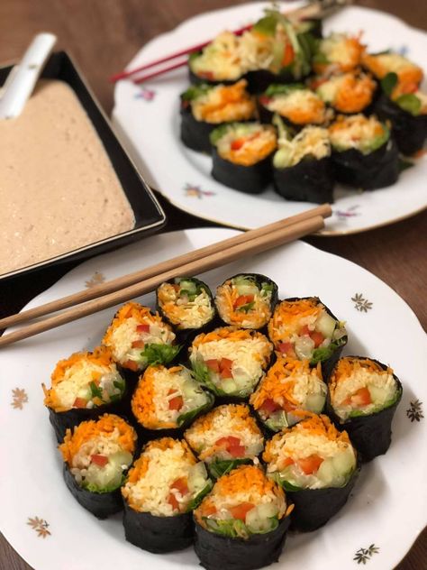 Raw vegan "sushi"  Delicious soy-free sauce Raw Vegan Sushi, Vegan Salmon, Raw Sushi, Sushi Sauce, Raw Salmon, Eating Fish, Sushi Dinner, Real Fish, Vegan Fish