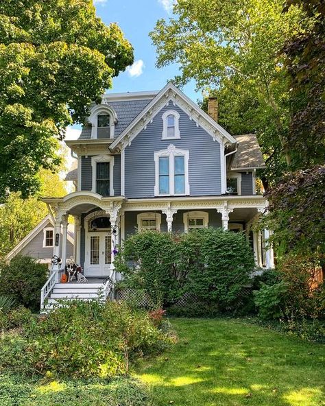 Suburban Victorian House, Blue Suburban House, Old Suburban House, Surburban House, Suburban House Interior, Suburban Aesthetic, Americana House, Victorian Architecture Interior, Great Chicago Fire