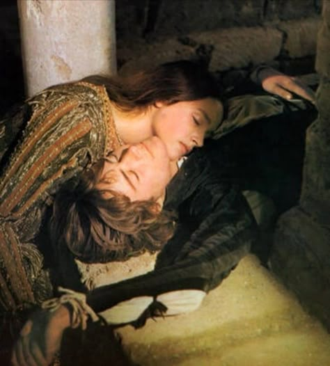 Romeo And Juliet Zeffirelli, Olivia Hussey Romeo And Juliet, Romeo And Juliet 1968 Olivia Hussey, Olivia Hussey Aesthetic, Juliet Capulet Aesthetic, Olivia Hussey Juliet, Summer Pictures Instagram, Juliet Olivia Hussey, Romeo And Juliet Art