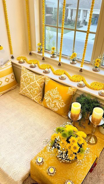 Diwali Entryway Decor, Diwali Window Decoration, Joy Decor, Home Flower Decor, Thali Decoration Ideas, Rangoli Designs Simple Diwali, Diy Floral Decor, Diwali Decoration Items, Diwali Decorations At Home