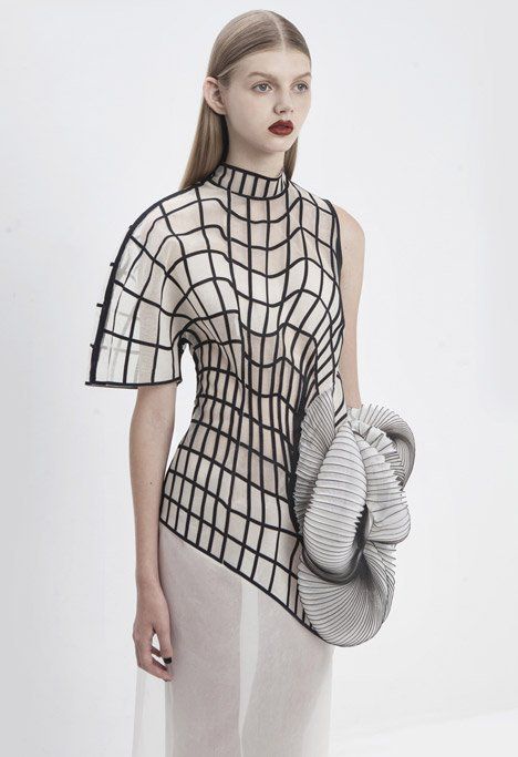 2018 Makeup, Architectural Fashion, 3d Printing Fashion, Gown Ideas, Sculptural Fashion, Paper Fashion, Conceptual Fashion, 3d Fashion, Alice Mccall