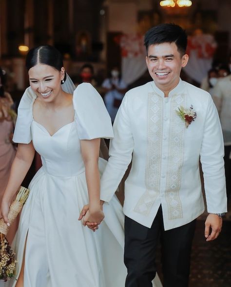 Minimalist Filipiniana Wedding Dress, Modern Filipiniana Wedding Souvenir, Modern Filipiana Wedding Gown, Filipiana Wedding Dress, Filipina Wedding Dress Traditional, Filipiniana Wedding Gown The Bride, Filipino Wedding Barong, Soft Classic Kibbe Wedding Dress, Simple Filipiniana Wedding Dress