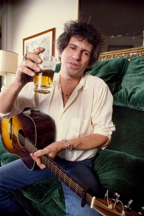 Keith Richards Guitars, Old Man Pictures, Rolling Stones Logo, Rollin Stones, Beer Photos, Moves Like Jagger, Rock Nacional, Rock N Roll Style, Stevie Ray Vaughan