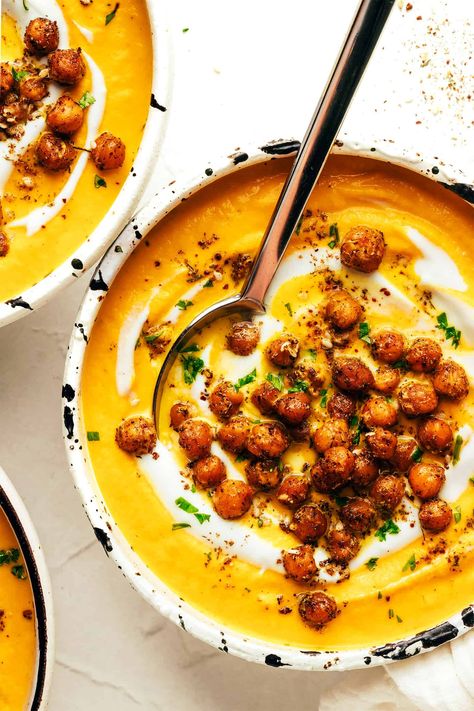 Roasted Carrot Soup with Za’atar Chickpeas Roasted Carrot Soup Recipes, Roasted Carrot Soup, Carrot Soup Recipes, Roasted Carrot, Za Atar, Gimme Some Oven, Simple Green Salad, Carrot Soup, Vegetarian Soup