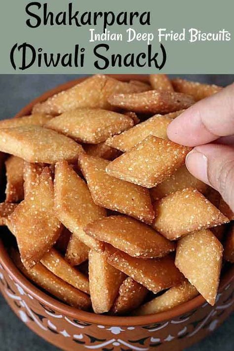 Eid Snacks, Baked Indian Snacks, Snacks Recipes Indian, Tiger Siberian, Crispy Biscuits, Diwali Sweets Recipe, Sweet Fries, Diwali Snacks, Cats White