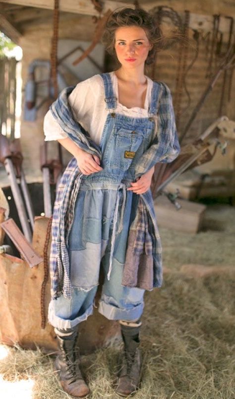 Magnolia Pearl Clothing, Farm Fashion, Farm Clothes, Pocket Jumpsuit, Overalls Outfit, Gardening Outfit, All Jeans, Denim Pocket, Mori Girl