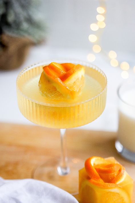 Orange Rose Ice Cubes For Mimosas Mimosa Orange Juice Cubes, Frozen Juice Cubes For Mimosas, Orange Rose Ice Cubes, Orange Ice Cube Mimosas, Frozen Mimosa Ice Cube, Ice Cube Drink Ideas, Ice Cubes For Cocktails, Mimosa Ice Cubes Christmas, Orange Juice Ice Cubes Mimosa