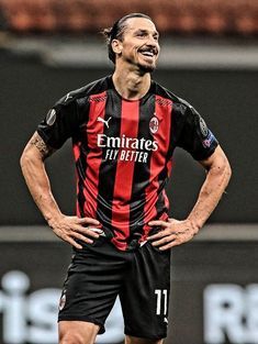 #ZlatanIbrahimovic Cr7 Messi, Soccer Photography, A.c. Milan, All Body Workout, Zlatan Ibrahimovic, Best Football Players, Romelu Lukaku, Zlatan Ibrahimović, Soccer Guys