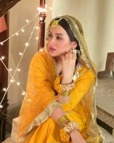 Haldi Look For Bride, Aena Khan, Haldi Outfit For Bride, Urdu Poetry Ghazal, Mayon Dresses, Haldi Dress, Mehndi Outfit, Indian Bridesmaid Dresses, Haldi Outfits