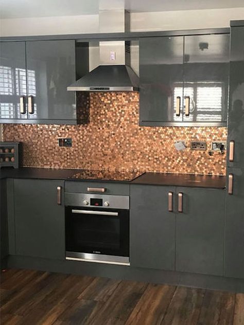 Mum-of-two Emma Cox revamped her kitchen using 1p coins she'd collected Penny Countertop, Penny Floor Designs, Penny Decor, Penny Wall, Penny Backsplash, Statement Kitchen, Penny Floor, Loft Inspiration, Kitchen Walls