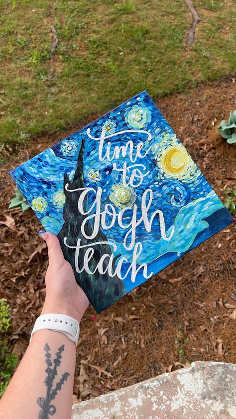 Paint On Graduation Cap, Art Education Grad Cap, Graduation Cap Designs For Artist, Graduation Painting Ideas On Canvas, Art Teacher Graduation Pictures, Painted Graduation Cap Designs, Art Education Graduation Cap, Art Student Graduation Cap, Art School Graduation Cap