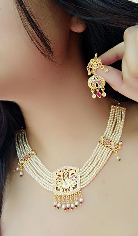 Moti Jwellary Set, Moti Jewellery, Jadau Choker, Pearl Earrings Designs, Necklace Set With Earrings, Indian Bridal Jewelry Sets, Bridal Jewelry Vintage, Real Pearl Necklace, Gold Jewelry Simple Necklace