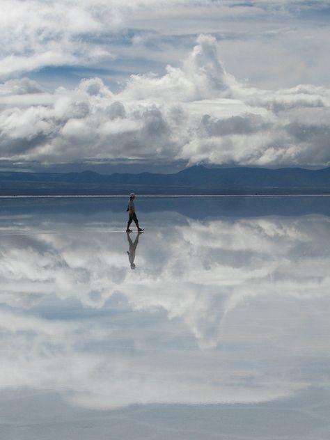 Le miroitement de l'âme She And Her Cat, Clouds In The Sky, Foto Art, Painting Digital, Cloudy Day, Mirror Image, Album Photo, Bolivia, Beautiful World