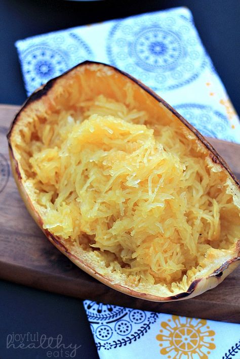 How to: Cook Spaghetti Squash {Paleo Recipes} Spaghetti Squash Paleo, Paleo Vegetable Recipes, Perfect Spaghetti, Spaghetti Squash Pasta, Spaghetti Squash Recipes Easy, Cook Spaghetti Squash, Roasted Spaghetti Squash, Pasta Toppings, Paleo Vegetables