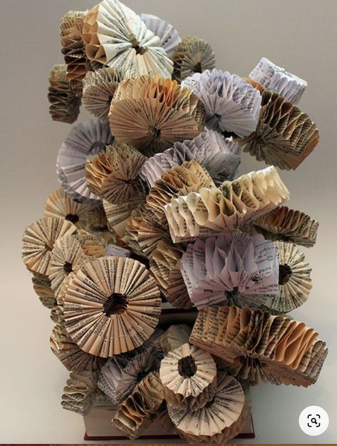 Modular Sculpture Focusing on Rhythm & Repetition - ART IS LIFE Natural Forms Gcse, Paper Techniques, Paper Art Sculpture, Folded Book Art, Book Sculpture, 수채화 그림, Diy Home Decor Projects, Paper Sculpture, Natural Forms