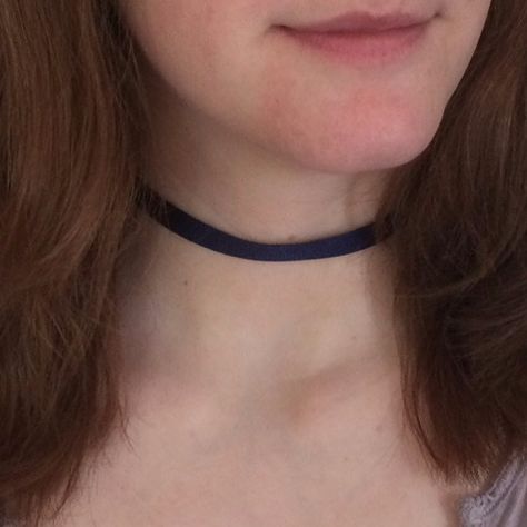 DIY: Ribbon Choker Necklace, simple tutorial using bits from your craft stash Diy Ribbon Choker Necklace, Choker Necklace Diy, Necklace Diy Tutorial, Diy Choker Necklace, Diy Necklaces Tutorial, Ribbon Choker Necklace, Ribbon Choker, Craft Stash, Beginner Sewing