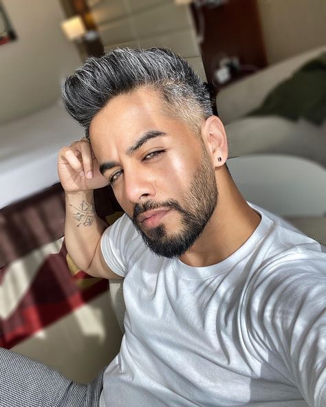 Salt and pepper hair grooming dos and don’ts you need to know Grey Hair Maintenance, Ash Gray Hair Color, Ash Grey Hair, Pepper Hair, Grey Hair Looks, Older Mens Hairstyles, Grey Curly Hair, Hipster Hairstyles, Grey Hair Men