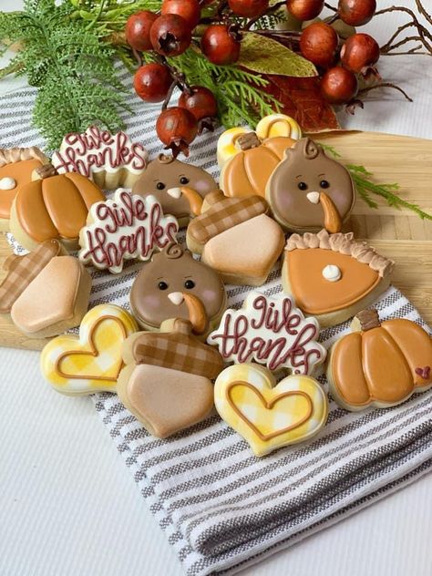 Turkey Face Cookies Decorated, Mini Thanksgiving Cookies Decorated, Cookie Decorating Thanksgiving, Fall Mini Cookies Decorated, Royal Icing Cookies Thanksgiving, Easy Thanksgiving Cookies Decorated, Mini Thanksgiving Cookies, Easy Thanksgiving Sugar Cookies, Thanksgiving Cookie Sets