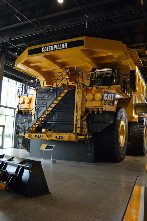 400ton 4,000hp Caterpillar 797F. Giant Truck, Pre Wedding Photoshoot Props, Heavy Equipment Operator, Caterpillar Equipment, Big Machines, Heavy Construction Equipment, Earn Money Online Fast, Gt Cars, Mining Equipment