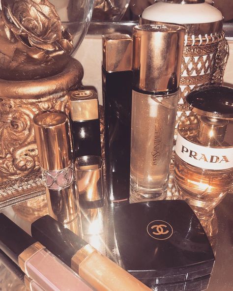 57.8k Likes, 338 Comments - Amber Scholl (@amberscholl) on Instagram: “buying perfume bottles on eBay: $ chanel set: $$$$ not needing a sugar daddy to buy it for you:…” Peyton Aesthetic, Amber Scholl, Cosmetic Aesthetic, Golden Brunette, Chanel Set, Parfum Chanel, Prada Candy, Boujee Aesthetic, Spoiled Brat