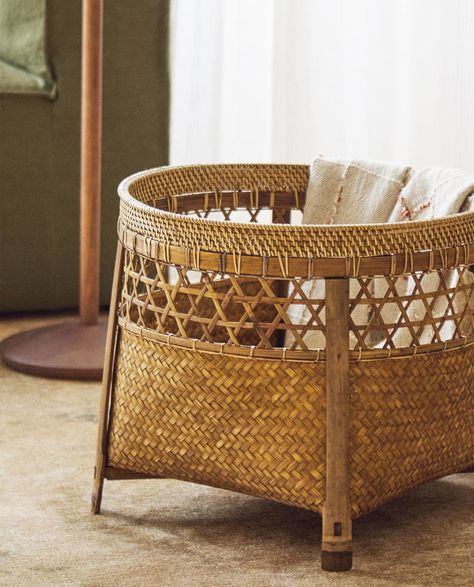 Wicker House, Bamboo Diy, Cane Baskets, Rattan Material, Bamboo Decor, Bamboo Art, Bamboo Crafts, Bamboo Furniture, Woven Baskets Storage