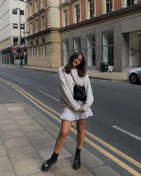 Oversize Knit, Oversized Blazer, Doc Martens, Platform Boots, Simple Style, Natural Makeup, Capsule Wardrobe, Street Photography, Manchester