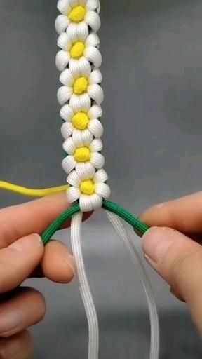 Pola Macrame, Beginner Knitting, Diy Bracelets Tutorials, Knots Diy, Rope Crafts Diy, Bracelet Craft Diy, Diy Friendship Bracelets Patterns, Scarf Knitting, Diy Bracelets Easy