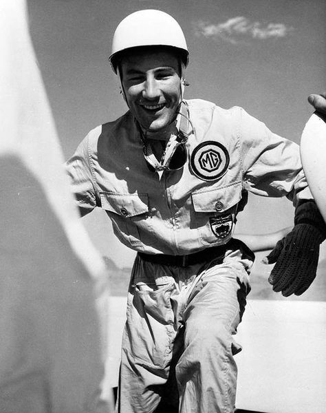 Sir Stirling Stirling Moss, Morris Garages, Mg Cars, F1 Cars, British Motors, Car Icons, Racing Drivers, Classic Motors, Formula 1 Car