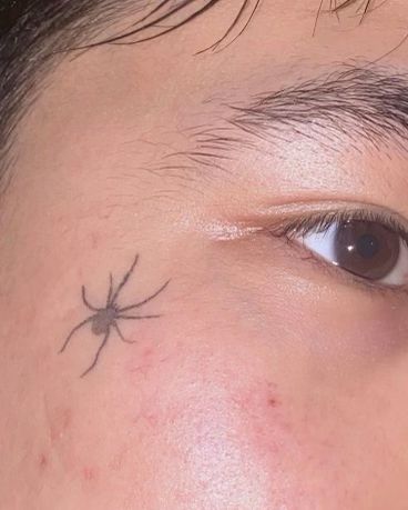 Spider Face Tattoo, Spider Neck Tattoo, Spiders Tattoo, Cool Face Tattoos, Star Face Tattoo, Small Face Tattoos, Web Face, Horrible Tattoos, Face Tats