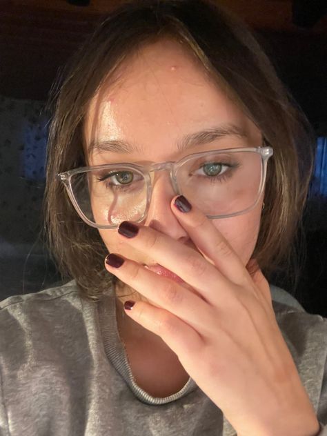 Rectangular Glasses Aesthetic, Study Night Aesthetic, Rectangle Glasses Woman, Rectangle Glasses Aesthetic, Glasses For Oval Faces, Glasses Aesthetic, Rectangular Glasses, Glasses Inspiration, Summer Study