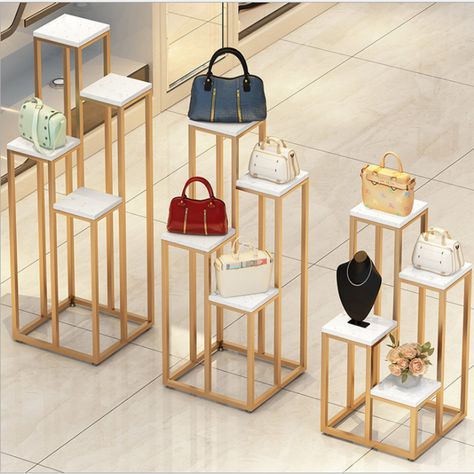 Bag Store Display, Clothing Boutique Decor, Gold Display, Store Interior Design, Shoe Store Design, Store Shelves Design, Handbag Display, Gold Handbag, Retail Store Interior Design