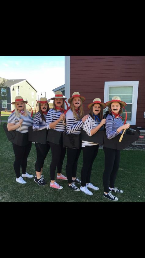 Gondola group costume Italian Fancy Dress, Italy Halloween Costume, Italian Costume Ideas Women, Italy Costume Ideas, Around The World Theme Party Costume, Around The World Costume Ideas, Italian Costume Ideas, Funny Group Costumes, Tourist Costume