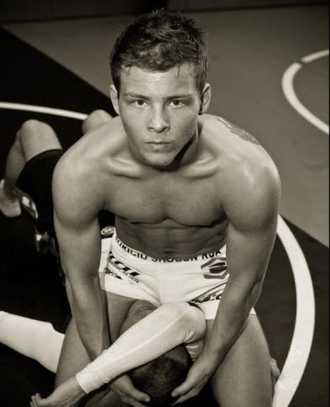 Jonathan Lipnicki Jonathan Lipnicki, Bodybuilding Posters, Sports Boys, Mr Olympia, Games Online, A To Z, Olympia, Gymnastics, Vintage Men