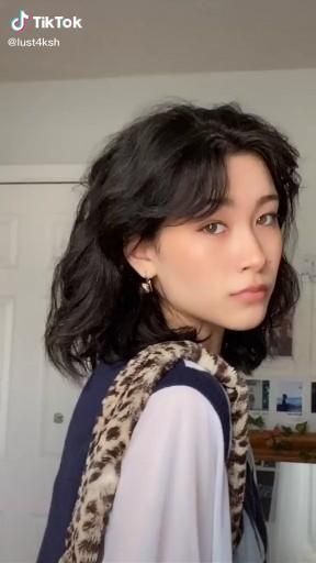 Gen Z Hair, Queer Haircut, Mode Turban, Asian Short Hair, Hair Inspiration Short, Hair Tips Video, Shot Hair Styles, Hair Stylies, Short Hair Haircuts