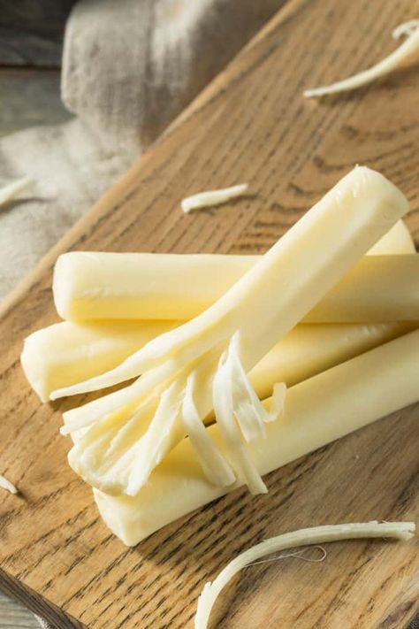 Healthy Organic String Cheese For a Snack String Cheese Recipes, Olive Snack, Mozzarella Cheese Sticks, Weight Watchers Snacks, Low Carb Snack, String Cheese, Cheese Sticks, Healthy Snacks For Diabetics, Low Carb Snacks