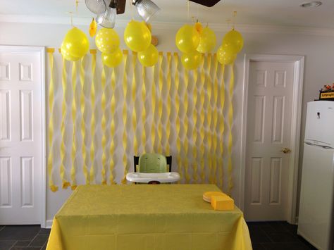 Sunshine party cake table decor -yellow streamers -yellow duck tape -yellow solid and polka dot balloons -yellow paper decorations -yellow ribbon -yellow table cloths The balloons are taped to the ceiling with ribbon. All from Party city. Yellow Party Decorations, Cake Table Decor, Colour Party, Streamer Decorations, Party Cake Table, Sunshine Party, Polka Dot Balloons, Kids Camp, Yellow Party