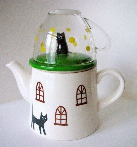 Tea Houses, Cat Cup, Novelty Teapots, Cat Teapot, Tea Kettles, Cuppa Tea, Ceramic Teapot, Tea For One, Beautiful Tea