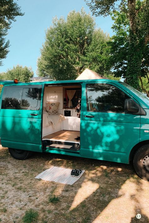 Planst du auch einen VW Bulli zum Camper auszubauen und damit deinen Traum vom Vanlife wahr werden zu lassen? Auf dem Blog findest du eine große Einkaufsliste für den nachhaltigeren Innenausbau von einem VW Bus. Jetzt abspeichern für dein zukünftiges DIY Projekt 🚐⤵️ Vw T5 Camper, T5 Camper, Vw T5, Vw Bus