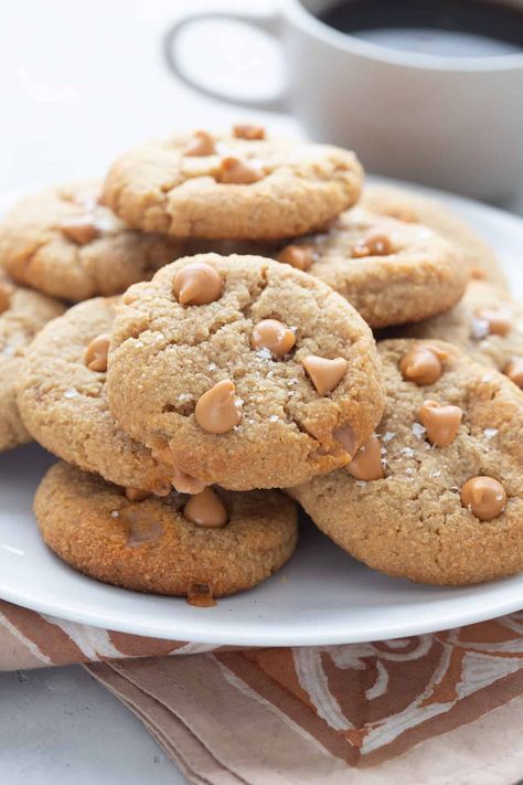 Keto Butterscotch Cookies Recipe Keto Butterscotch, Butterscotch Cookies Recipes, Butterscotch Recipes, Butterscotch Cookies, Keto Cookie Recipes, Keto Diets, Baking With Almond Flour, Thm Desserts, Keto Chocolate Chips