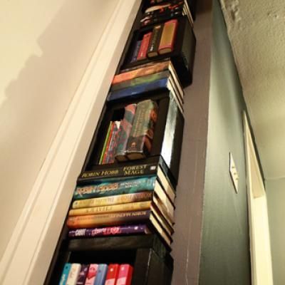 Not only do I love this idea but I love what books are on the idea. I'd recognize Harry Potter anywhere! Book Tower, Floating Books, Floating Bookshelf, Bookcase Diy, Floating Bookshelves, Corner Bookshelves, Bookshelves Diy, Tiny Spaces, Book Storage