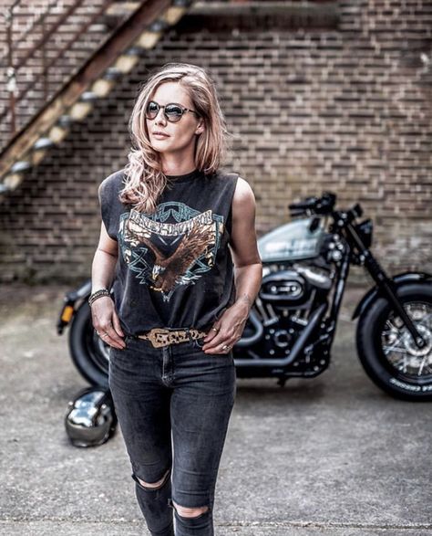 Women Motorcycle Outfit, 50th Clothes, Dirt Bike Girl, Female Biker, Bike Photoshoot, Lady Riders, Biker Chic, Hot Bikes, Biker Chick