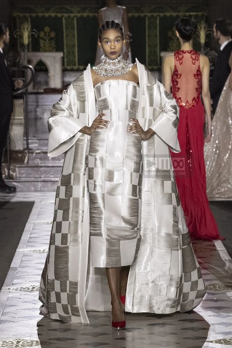 Georges Chakra Fashion show, Runway, Couture Spring Summer 2024, Paris Fashion Week, Runway Look Funky Runway Fashion, Paris Fashion Week 2024 Haute Couture, Modernism Fashion, Nigeria Dress, Singer Aesthetic, Fashion For Summer, Architectural Fashion, Paris Runway, Fashion 1920s