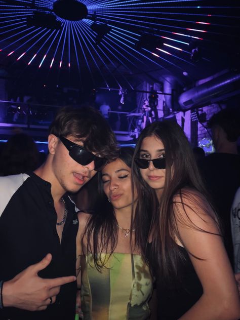 #club #clubwear #night #nightlife #friends #friendgroup #trio Club Friends Aesthetic, Night Club With Friends, Night Party Pics, Friends Going Out, Club Pictures Night Friends, Nightlife Aesthetic Club, Club Photos Nightclub, Club Pics Night, Friendgroup Pics