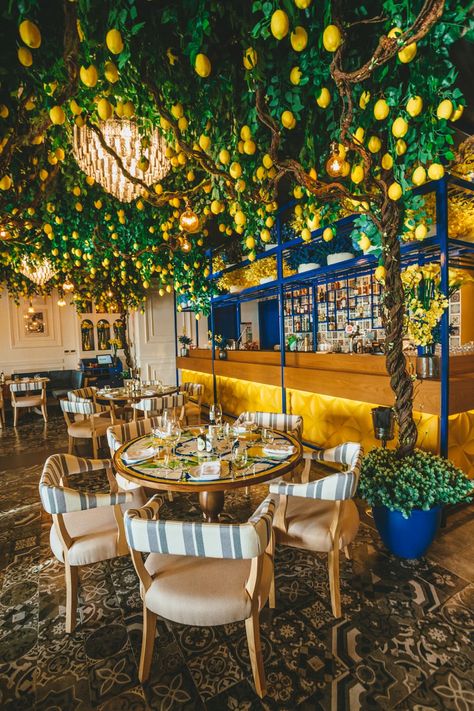 Italian Restaurant Decor, Lemon Garden, Bistro Design, Italian Bistro, Brunch Decor, Outdoor Restaurant Design, Supermarket Design, Outdoor Restaurant, Themed Decor