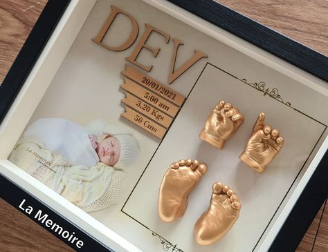 Baby Memory Frame, Baby Casting Kit, Baby Hand And Foot Prints, Born Baby Photos, Baby Frames, Baby Handprint Crafts, Memory Diy, Baby Cast, Baby Mold