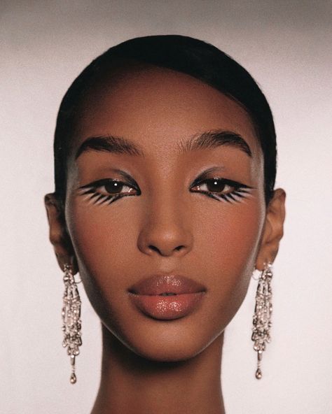 Meet Makeup Artist Raoúl Alejandre | Vogue Paris Moodboard, Mod Makeup, Matte Make Up, Vogue Makeup, Vegas 2023, Maquillage On Fleek, Mekap Mata, Makeup Icons, Star Makeup